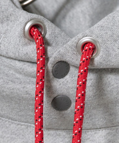 NANGA(ナンガ)の「NANGA/ナンガ ECO HYBRID MINI BOX LOGO EMBROIDERY SWEAT HOODIE エコハイブリッド ミニボックスロゴエンブロイダリー スウェットフーディー パーカー 胸ロゴ刺繍 ポケットあり メンズ レディース 2026年 秋 秋服 冬 冬服(パーカー・メンズ・ブラック/グレー/ブルー/オートミール・S/M/L/XL)」の14枚目の写真
