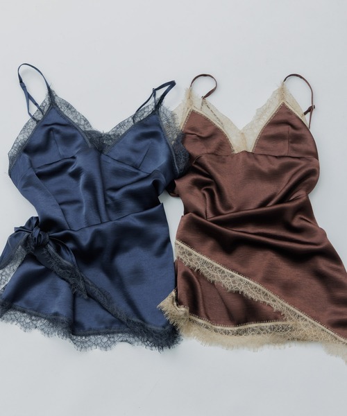 SENEE(セニー)の「bicolor lace satin cami(バイカラーレースサテンキャミ)(キャミソール・レディース・ネイビー/ブラウン・FREE)」の3枚目の写真