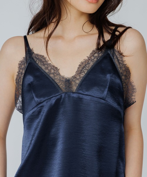 SENEE(セニー)の「bicolor lace satin cami(バイカラーレースサテンキャミ)(キャミソール・レディース・ネイビー/ブラウン・FREE)」の16枚目の写真