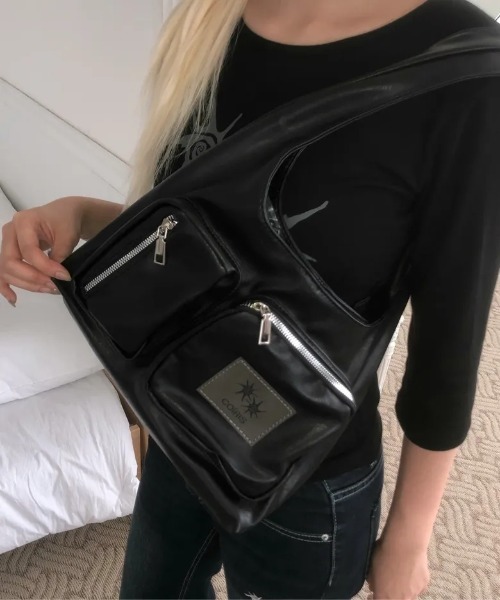 COIRIS（コイリス）の「◇COIRIS◇ブランド直輸入正規品/RENIK マルチポケット ショルダーバッグ RENIK MULTI POCKET SHOULDER BAG（ショルダーバッグ・レディース・カーキ系/ブラック・FREE）」の11枚目の写真