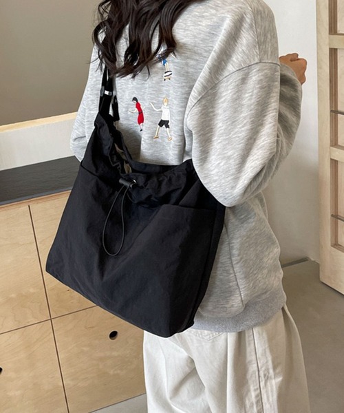 WESTSEA(ウエストシー)の「ドローストリング スクエア ナイロンショルダーバッグ / A4対応 軽量 巾着バッグ(ショルダーバッグ・レディース・カーキ/ブラック/ベージュ・FREE)」の16枚目の写真