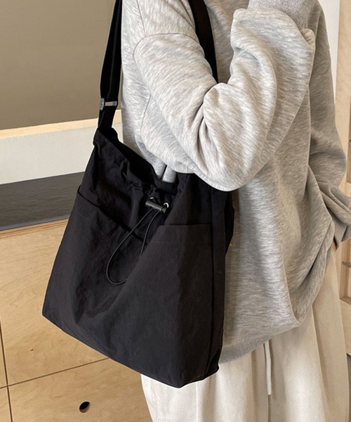 WESTSEA(ウエストシー)の「ドローストリング スクエア ナイロンショルダーバッグ / A4対応 軽量 巾着バッグ(ショルダーバッグ・レディース・カーキ/ブラック/ベージュ・FREE)」の15枚目の写真