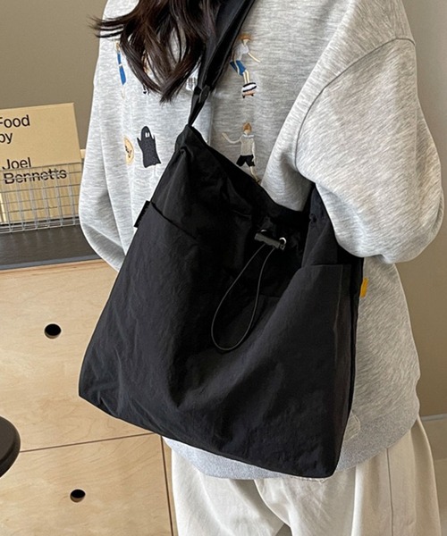 WESTSEA(ウエストシー)の「ドローストリング スクエア ナイロンショルダーバッグ / A4対応 軽量 巾着バッグ(ショルダーバッグ・レディース・カーキ/ブラック/ベージュ・FREE)」の19枚目の写真