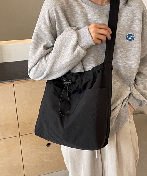 WESTSEA(ウエストシー)の「ドローストリング スクエア ナイロンショルダーバッグ / A4対応 軽量 巾着バッグ(ショルダーバッグ・レディース・カーキ/ブラック/ベージュ・FREE)」の18枚目の写真