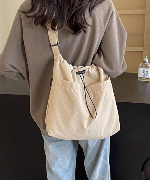 WESTSEA(ウエストシー)の「ドローストリング スクエア ナイロンショルダーバッグ / A4対応 軽量 巾着バッグ(ショルダーバッグ・レディース・カーキ/ブラック/ベージュ・FREE)」の21枚目の写真