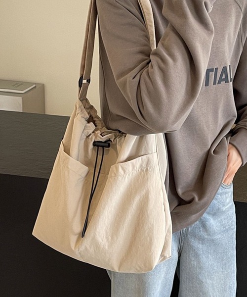 WESTSEA(ウエストシー)の「ドローストリング スクエア ナイロンショルダーバッグ / A4対応 軽量 巾着バッグ(ショルダーバッグ・レディース・カーキ/ブラック/ベージュ・FREE)」の22枚目の写真