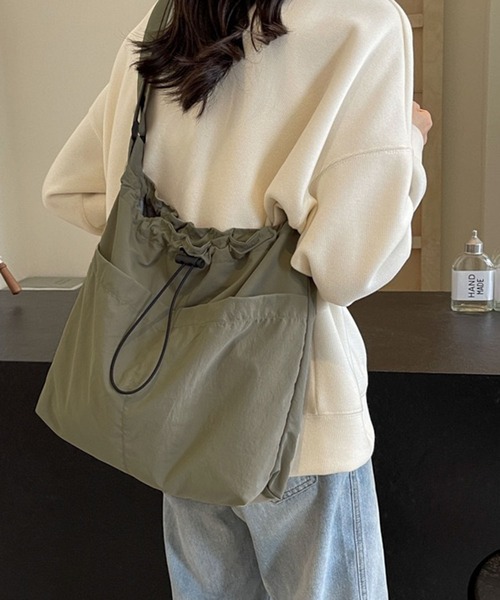 WESTSEA(ウエストシー)の「ドローストリング スクエア ナイロンショルダーバッグ / A4対応 軽量 巾着バッグ(ショルダーバッグ・レディース・カーキ/ブラック/ベージュ・FREE)」の6枚目の写真