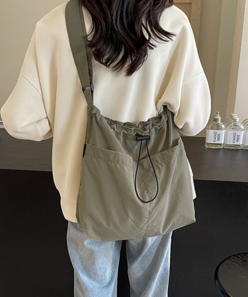 WESTSEA(ウエストシー)の「ドローストリング スクエア ナイロンショルダーバッグ / A4対応 軽量 巾着バッグ(ショルダーバッグ・レディース・カーキ/ブラック/ベージュ・FREE)」の9枚目の写真