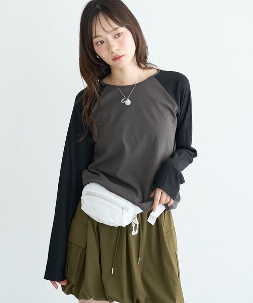 earth music&ecology(アースミュージックアンドエコロジー)の「ラグランスリーブプルオーバー(Tシャツ/カットソー・レディース・チャコールグレー/ライトグレー・FREE)」の3枚目の写真