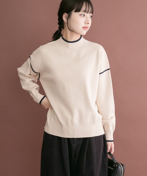 ITEMS URBANRESEARCH(アイテムズ アーバンリサーチ)の「バイカラーハイネックニット(ニット/セーター・レディース・モカ/オフホワイト/グレー/ライトブルー・FREE)」の2枚目の写真