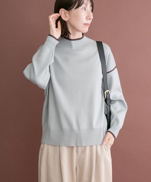 ITEMS URBANRESEARCH(アイテムズ アーバンリサーチ)の「バイカラーハイネックニット(ニット/セーター・レディース・モカ/オフホワイト/グレー/ライトブルー・FREE)」の4枚目の写真