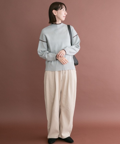 ITEMS URBANRESEARCH(アイテムズ アーバンリサーチ)の「バイカラーハイネックニット(ニット/セーター・レディース・モカ/オフホワイト/グレー/ライトブルー・FREE)」の21枚目の写真
