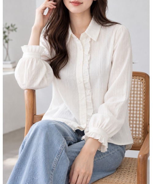 FAZVY(ファズビー)の「甘さときちんと感を両立 フリルディテールブラウス(シャツ/ブラウス・レディース・ホワイト/ブルー・M/S)」の8枚目の写真