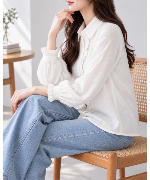 FAZVY(ファズビー)の「甘さときちんと感を両立 フリルディテールブラウス(シャツ/ブラウス・レディース・ホワイト/ブルー・M/S)」の11枚目の写真