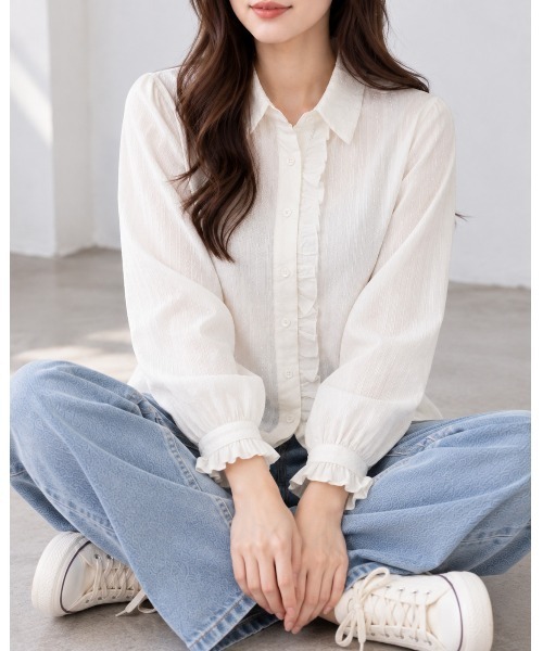 FAZVY(ファズビー)の「甘さときちんと感を両立 フリルディテールブラウス(シャツ/ブラウス・レディース・ホワイト/ブルー・M/S)」の12枚目の写真