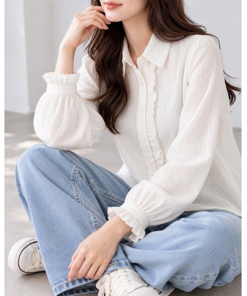 FAZVY(ファズビー)の「甘さときちんと感を両立 フリルディテールブラウス(シャツ/ブラウス・レディース・ホワイト/ブルー・M/S)」の13枚目の写真