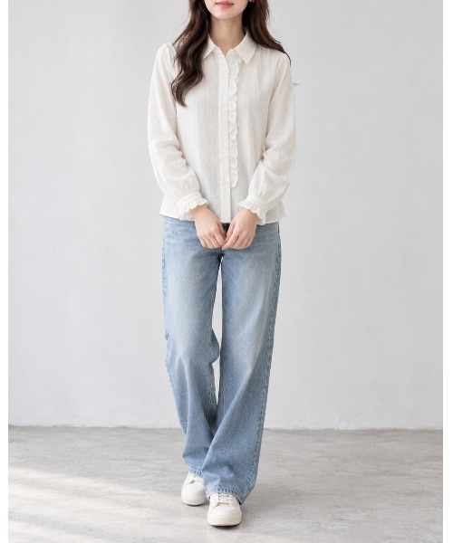 FAZVY(ファズビー)の「甘さときちんと感を両立 フリルディテールブラウス(シャツ/ブラウス・レディース・ホワイト/ブルー・M/S)」の19枚目の写真