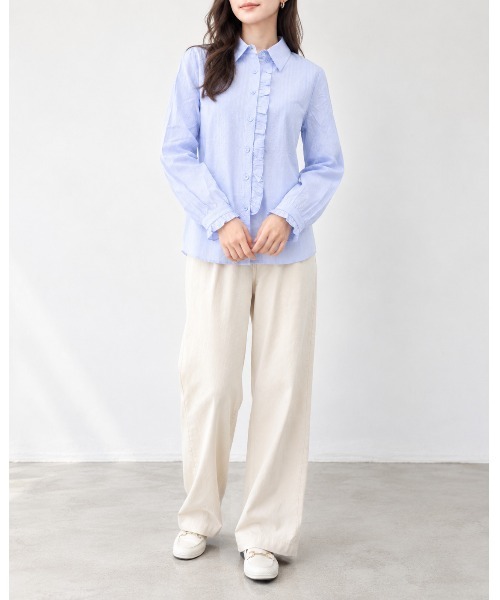 FAZVY(ファズビー)の「甘さときちんと感を両立 フリルディテールブラウス(シャツ/ブラウス・レディース・ホワイト/ブルー・M/S)」の21枚目の写真