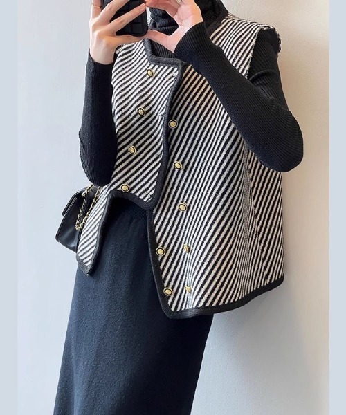 LUCPY(ラクピー)の「ゴールドボタンストライプニットベスト(ベスト・レディース・グレー・LARGE/X-LARGE/MEDIUM/SMALL)」の4枚目の写真