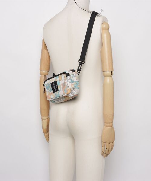 KiU(キウ)の「キウ KiU 300D FRONT POCKET MINI SHOULDER BAG(ショルダーバッグ・レディース・その他・ONE SIZE)」の5枚目の写真
