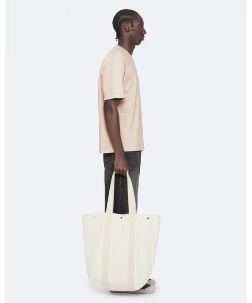 ALLSAINTS(オールセインツ)の「MADDOX RELAXED-FIT COTTON T-SHIRT | MADDOX リラックスフィット コットン Tシャツ(Tシャツ/カットソー・メンズ・ホワイト系その他・XL/L/XS/M/S)」の6枚目の写真
