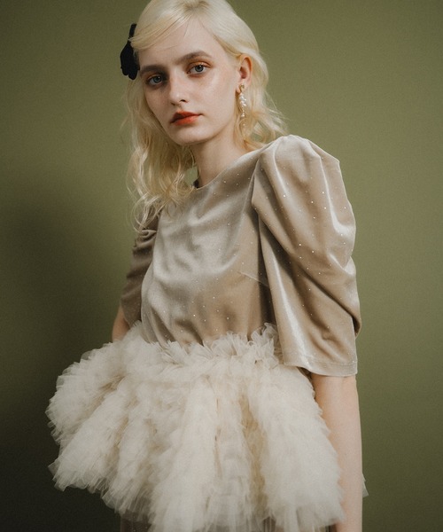 et.UNiVER(エトユニベール)の「Velour Peplum Separate-Look Dress(ドレス・レディース・ブラウン/ブラック/ベージュ・MEDIUM/SMALL/LARGE)」の3枚目の写真