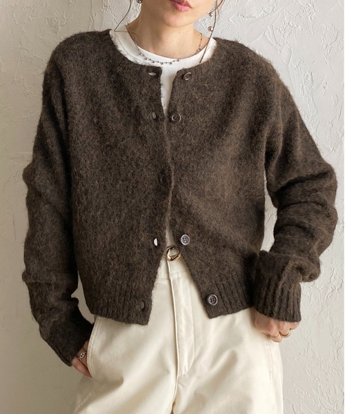 She's Closet(シーズクローゼット)の「ウール混 クルーネック ショート丈 長袖 モヘアタッチ シャギーニットカーディガン(カーディガン/ボレロ・レディース・オフホワイト/ブラック/ブラウン/グレー・FREE)」の4枚目の写真