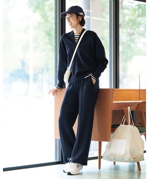 DoCLASSE( ドゥクラッセ)の「ライトダンボールニット・ストレートパンツ(その他パンツ・レディース・グレー/チャコール/ライトグレー/ネイビー/バーガンディー・M/L/XL/XXL/S)」の1枚目の写真