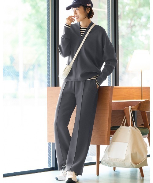 DoCLASSE( ドゥクラッセ)の「ライトダンボールニット・ストレートパンツ(その他パンツ・レディース・グレー/チャコール/ライトグレー/ネイビー/バーガンディー・M/L/XL/XXL/S)」の4枚目の写真