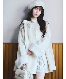 SNIDEL（スナイデル）の「【WEB限定】ファー付きリボンブローチコート（チェスターコート）」
