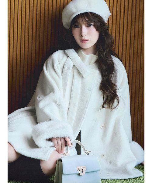 SNIDEL(スナイデル)の「【WEB限定】ファー付きリボンブローチコート(チェスターコート・レディース・ピンク/ブラック/アイボリー・0/1)」の9枚目の写真