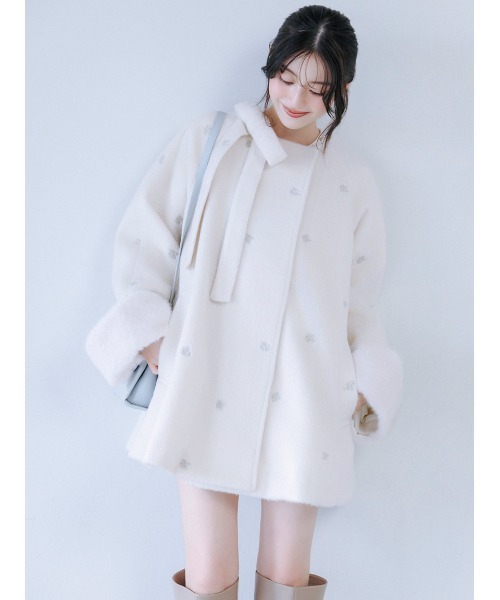 SNIDEL(スナイデル)の「【WEB限定】ファー付きリボンブローチコート(チェスターコート・レディース・ピンク/ブラック/アイボリー・0/1)」の7枚目の写真