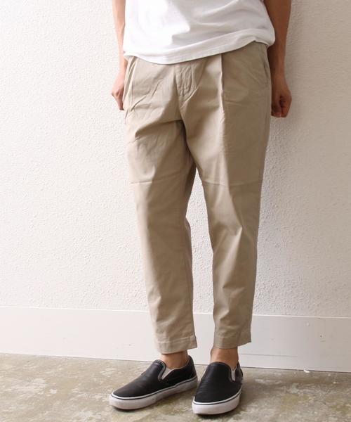 coen(コーエン)の「ツイルタッククロップドパンツ(その他パンツ・メンズ・ベージュ/ネイビー・SMALL/MEDIUM/LARGE/X-LARGE)」の1枚目の写真