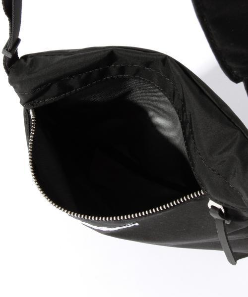 STANDARD SUPPLY（スタンダードサプライ）の「STANDARD SUPPLY×BEAMS PLUS / 別注 ミニショルダーバッグ（ボディバッグ/ウエストポーチ・メンズ・ネイビー/ブラック/オリーブ・ONE SIZE）」の4枚目の写真