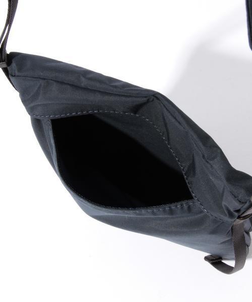 STANDARD SUPPLY（スタンダードサプライ）の「STANDARD SUPPLY×BEAMS PLUS / 別注 ミニショルダーバッグ（ボディバッグ/ウエストポーチ・メンズ・ネイビー/ブラック/オリーブ・ONE SIZE）」の20枚目の写真