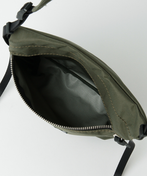 STANDARD SUPPLY（スタンダードサプライ）の「STANDARD SUPPLY×BEAMS PLUS / 別注 ミニショルダーバッグ（ボディバッグ/ウエストポーチ・メンズ・ネイビー/ブラック/オリーブ・ONE SIZE）」の18枚目の写真