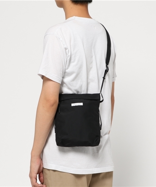 STANDARD SUPPLY（スタンダードサプライ）の「STANDARD SUPPLY×BEAMS PLUS / 別注 ミニショルダーバッグ（ボディバッグ/ウエストポーチ・メンズ・ネイビー/ブラック/オリーブ・ONE SIZE）」の5枚目の写真