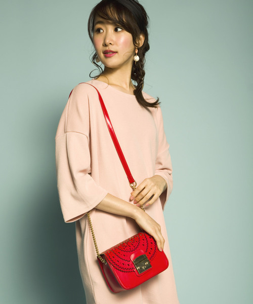 PLAIN CLOTHING（プレーンクロージング）の「【再入荷】レースパンチングバッグ【PLAIN CLOTHING】（ショルダーバッグ・レディース・レッド/キャメル/ネイビー/グレー/ブラック/アイボリー・FREE）」の6枚目の写真