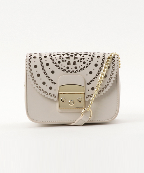 PLAIN CLOTHING（プレーンクロージング）の「【再入荷】レースパンチングバッグ【PLAIN CLOTHING】（ショルダーバッグ・レディース・レッド/キャメル/ネイビー/グレー/ブラック/アイボリー・FREE）」の15枚目の写真