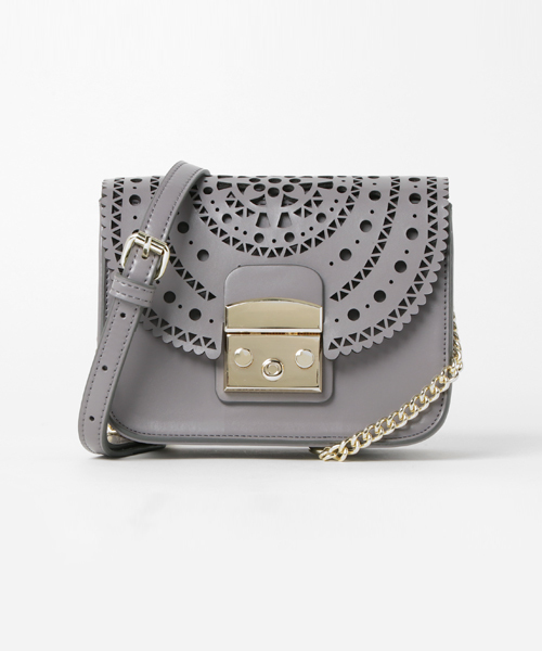 PLAIN CLOTHING（プレーンクロージング）の「【再入荷】レースパンチングバッグ【PLAIN CLOTHING】（ショルダーバッグ・レディース・レッド/キャメル/ネイビー/グレー/ブラック/アイボリー・FREE）」の16枚目の写真