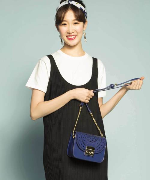 PLAIN CLOTHING（プレーンクロージング）の「【再入荷】レースパンチングバッグ【PLAIN CLOTHING】（ショルダーバッグ・レディース・レッド/キャメル/ネイビー/グレー/ブラック/アイボリー・FREE）」の17枚目の写真