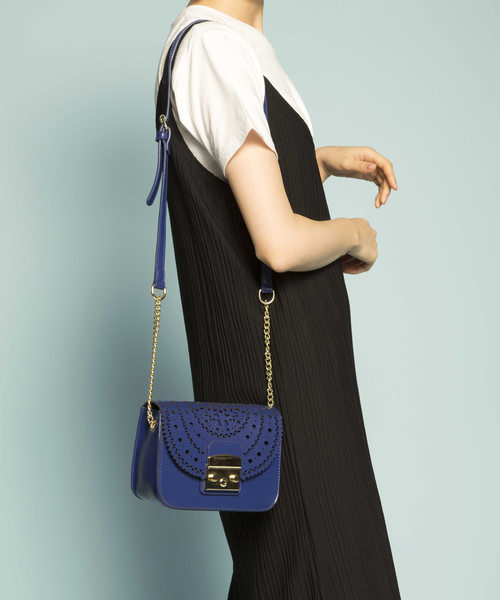 PLAIN CLOTHING（プレーンクロージング）の「【再入荷】レースパンチングバッグ【PLAIN CLOTHING】（ショルダーバッグ・レディース・レッド/キャメル/ネイビー/グレー/ブラック/アイボリー・FREE）」の18枚目の写真