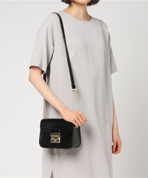 PLAIN CLOTHING（プレーンクロージング）の「【再入荷】レースパンチングバッグ【PLAIN CLOTHING】（ショルダーバッグ・レディース・レッド/キャメル/ネイビー/グレー/ブラック/アイボリー・FREE）」の12枚目の写真