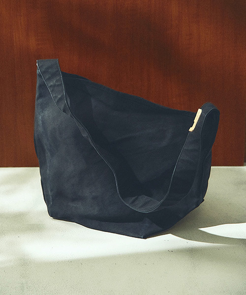 Butler Verner Sails(バトラーヴァーナーセイルス)の「Butler Verner Sails/反応染6号キャンバスアンティックトート/JA-2125/日本製(ショルダーバッグ・レディース・ブラック/グレイッシュブルー/キャメル・FREE)」の2枚目の写真