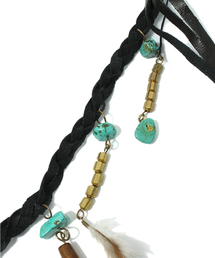 goa フェザーネックレス　長袖カットソー goa（ゴア）の「三つ編レザー ターコイズ付 フェザーネックレス