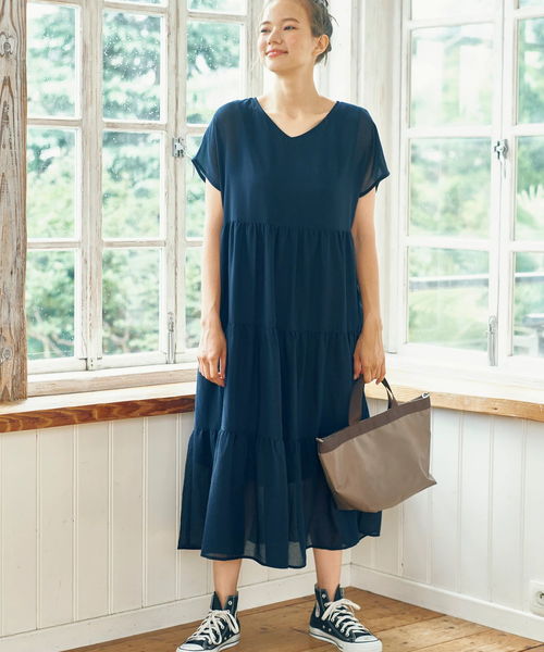 earth music&ecology（アースミュージックアンドエコロジー）の「・Vネックティアードワンピース　●（ワンピース・レディース・ブラック/ダークグリーン/ネイビー・FREE）」の7枚目の写真