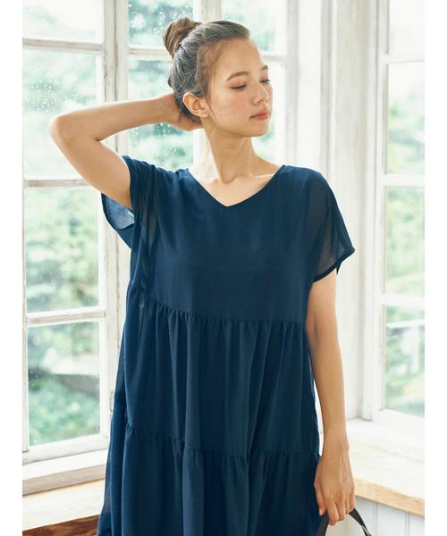 earth music&ecology（アースミュージックアンドエコロジー）の「・Vネックティアードワンピース　●（ワンピース・レディース・ブラック/ダークグリーン/ネイビー・FREE）」の14枚目の写真