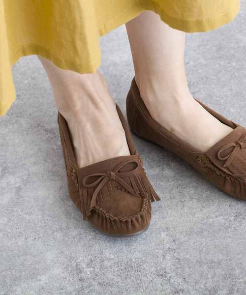 LUGG NAGG（ラグナグ）の「【Le son/ル ソン】スエード リボン モカシン（モカシン/デッキシューズ・レディース・ブラック/レッド/イエロー/モカ/グレー/ライトブラウン・22.5cm/23.5cm/24.5cm）」の4枚目の写真