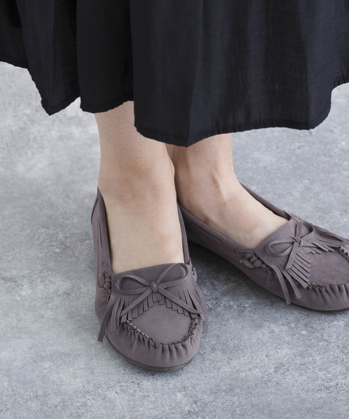 LUGG NAGG（ラグナグ）の「【Le son/ル ソン】スエード リボン モカシン（モカシン/デッキシューズ・レディース・ブラック/レッド/イエロー/モカ/グレー/ライトブラウン・22.5cm/23.5cm/24.5cm）」の2枚目の写真