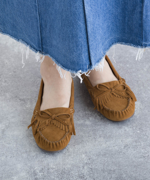 LUGG NAGG（ラグナグ）の「【Le son/ル ソン】スエード リボン モカシン（モカシン/デッキシューズ・レディース・ブラック/レッド/イエロー/モカ/グレー/ライトブラウン・22.5cm/23.5cm/24.5cm）」の3枚目の写真